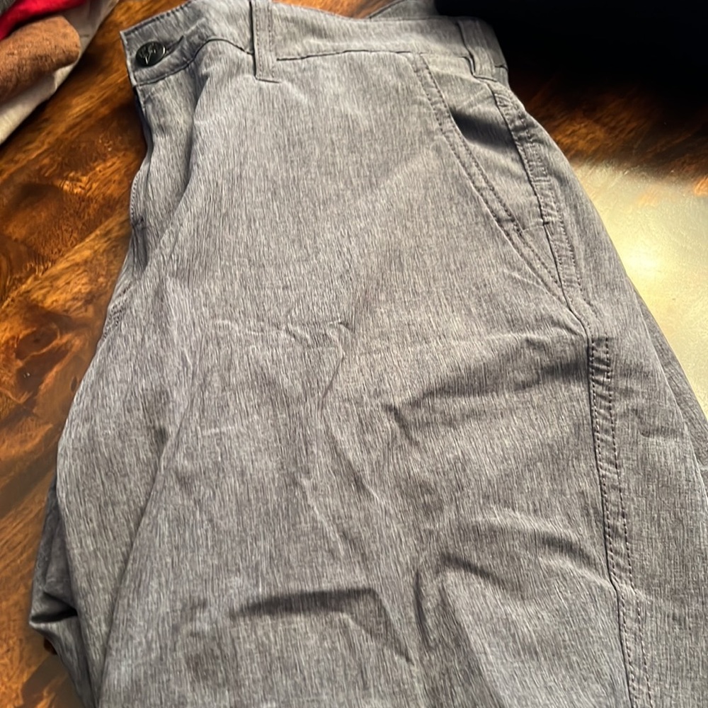 Golf shorts - Picture 2 of 3
